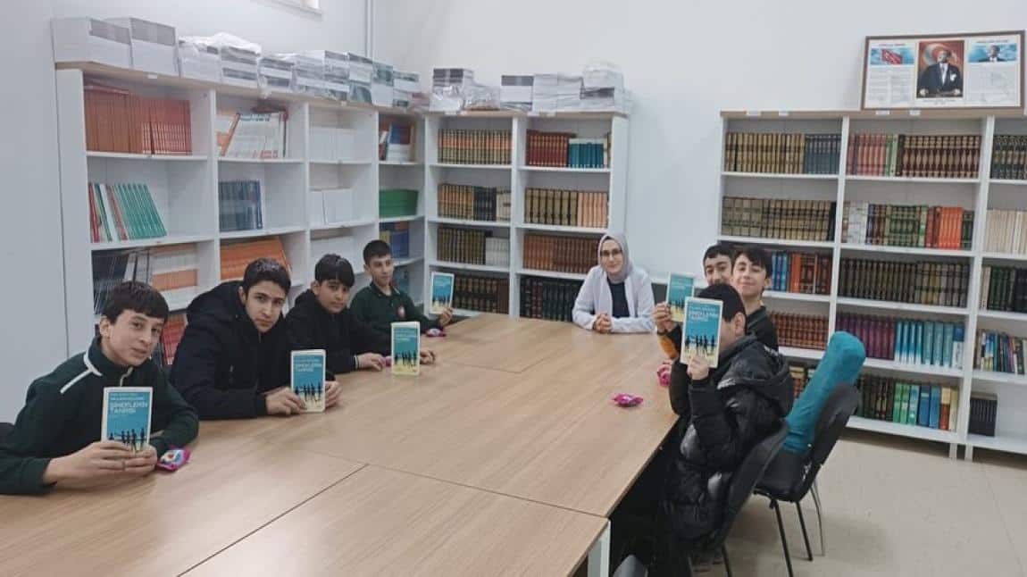  Din Öğretimi Genel Müdürlüğünün uhdesinde  “Oku-Yorum” Okuma Kültürünün Geliştirilmesi Projesi kapsamında öğrencilerle okuma etkinliği düzenlendi